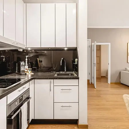 Lys Og Innbydende I Sandviken Appartement